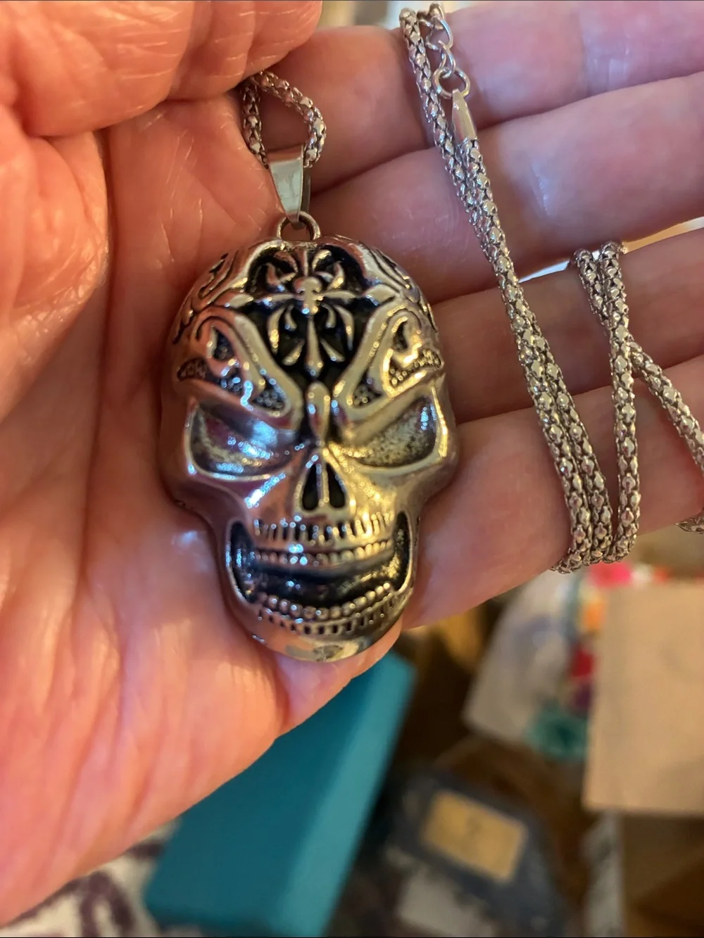 Skull Pendant Necklace in silver-tone